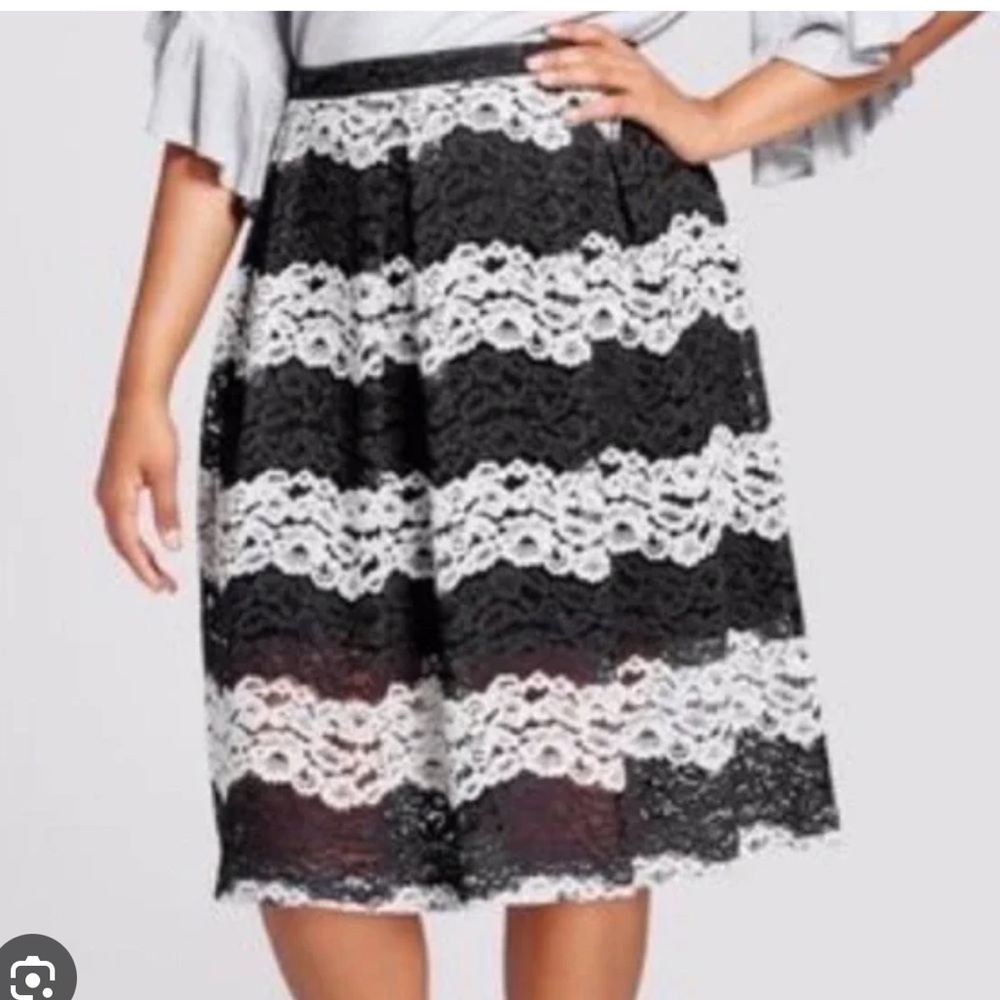 Who What Wear beautiful Black & White floral lace skirt. Size 18 - Picture 1 of 9